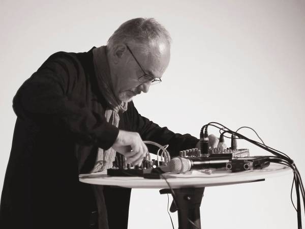 Karlheinz Essl am Synth